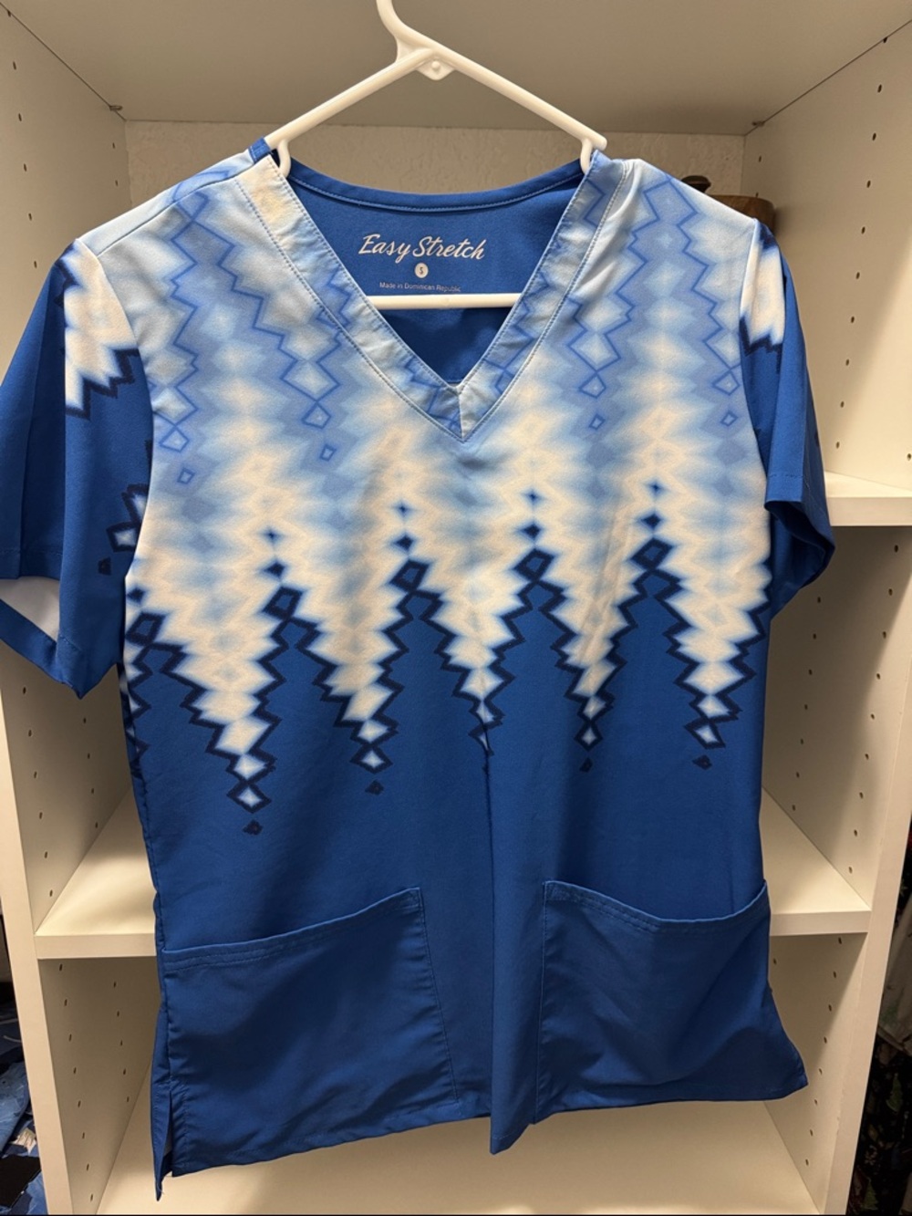 Easy Stretch Blue Ombre Zigzag Scrub Top